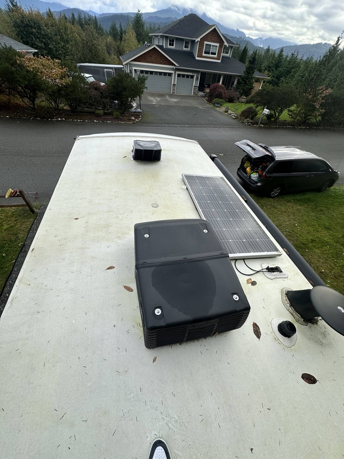 RV roof before detailing, showing the uncleaned roof surface
